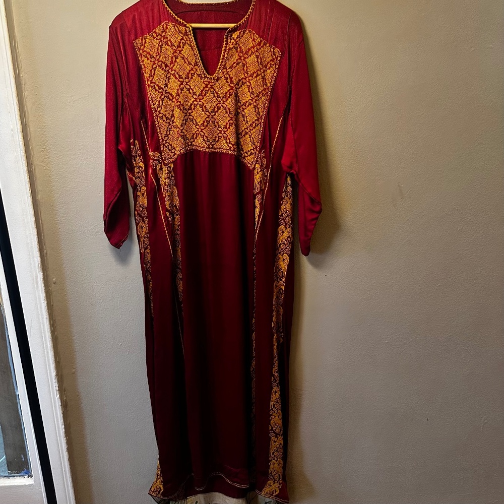 Vintage Palestinian thobe with tatreez